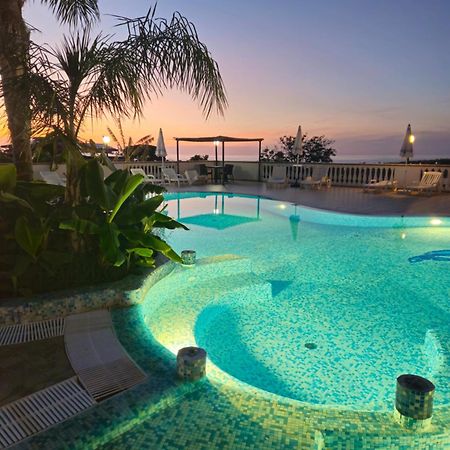 Graceland Rooms And Suites Capo Vaticano Exterior photo
