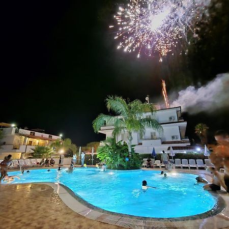 Graceland Rooms And Suites Capo Vaticano Exterior photo