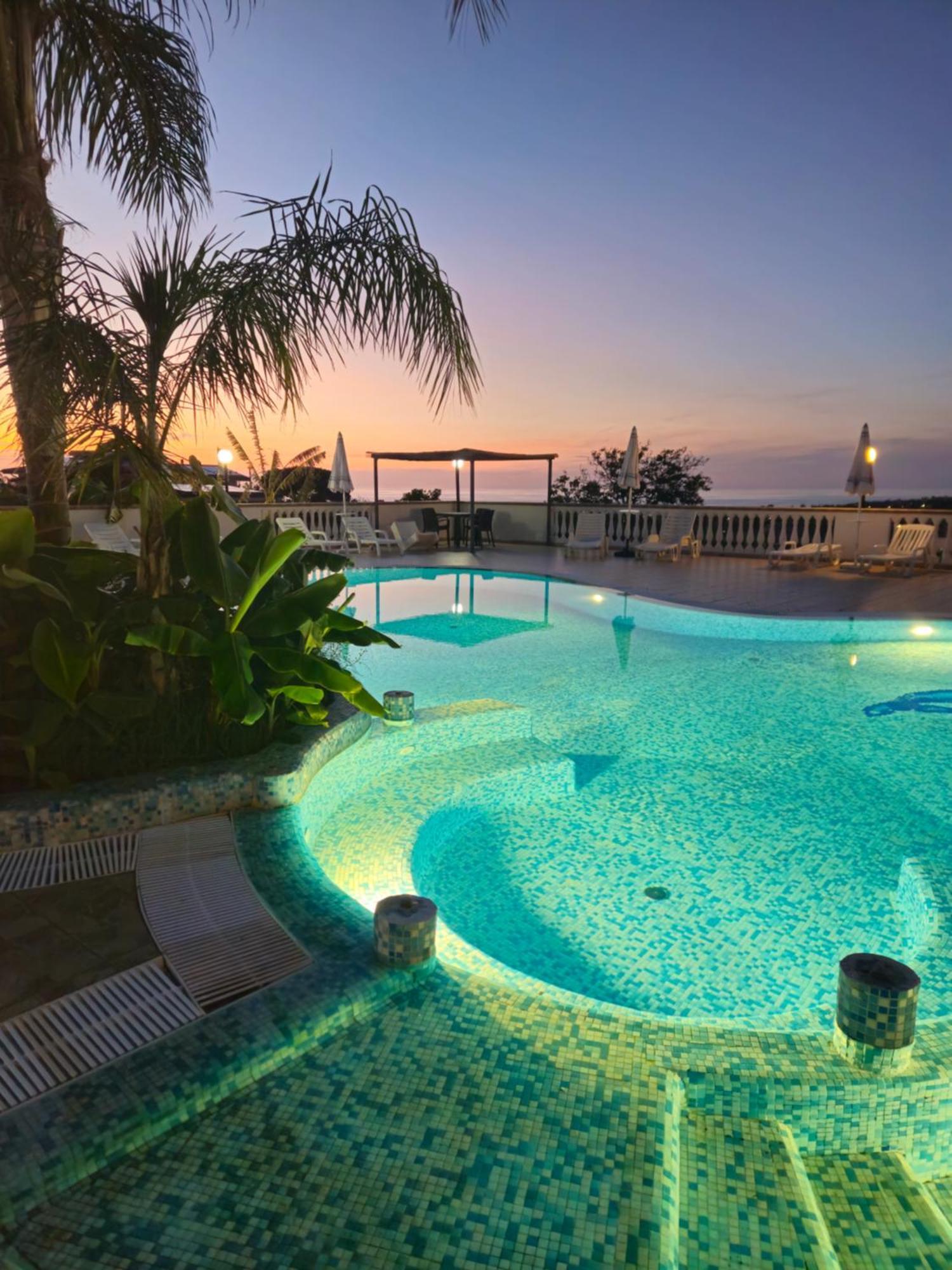 Graceland Rooms And Suites Capo Vaticano Exterior photo